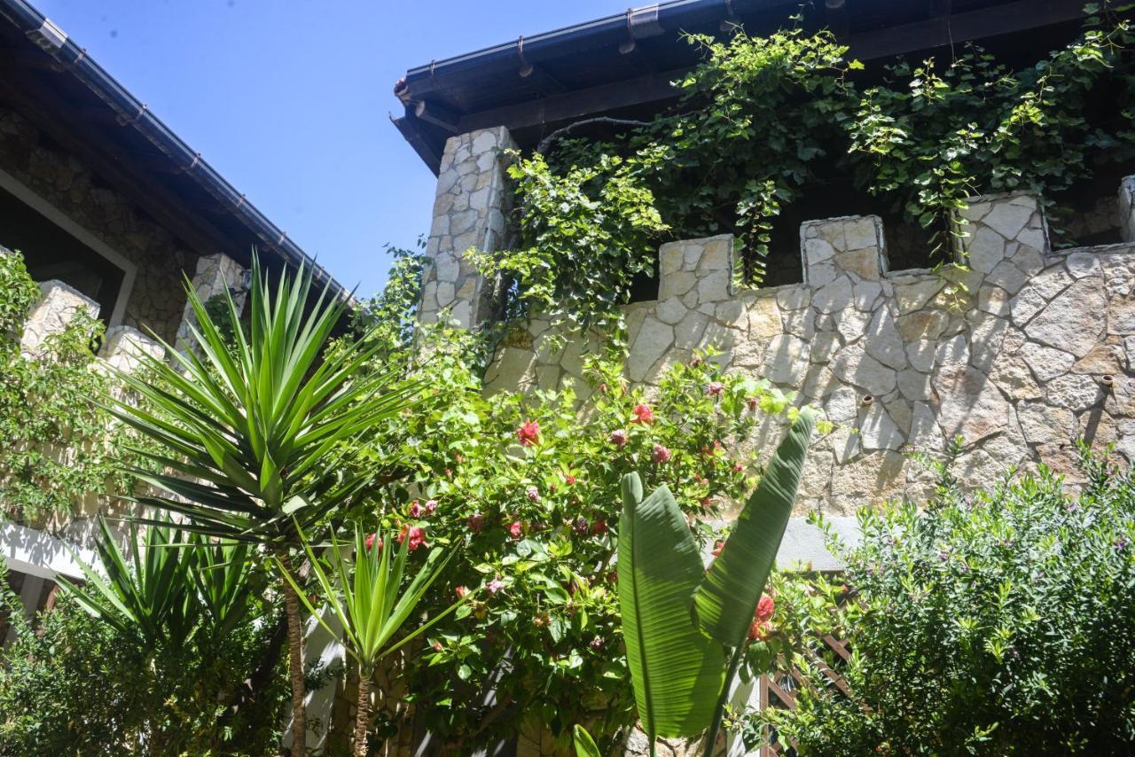 Residence Il Castello LMP Екстериор снимка
