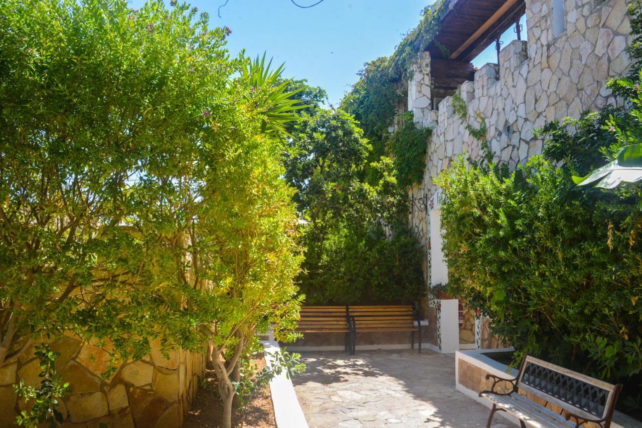 Residence Il Castello LMP Екстериор снимка
